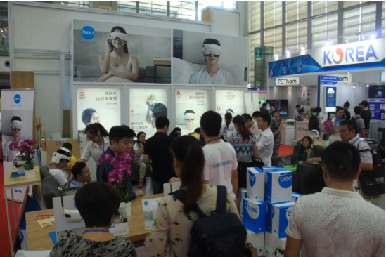 倍轻松按摩产品深受参会者热捧